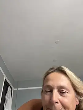 Blondnboujee53