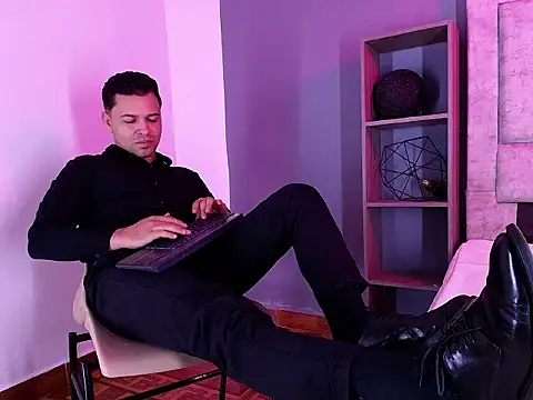 Hey_Noaah live cam on StripChat