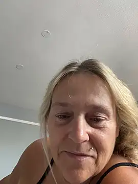 Blondnboujee53