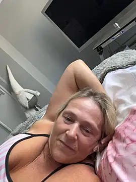 Blondnboujee53