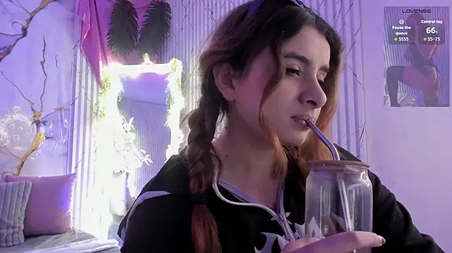 Naomy_tay1 live cam on StripChat