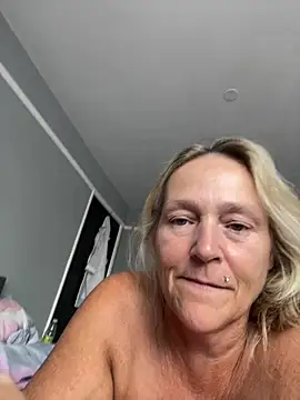 Blondnboujee53