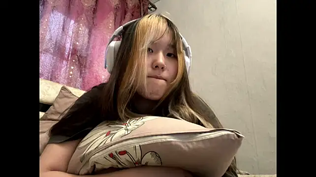 WillenaNecessary webcam
