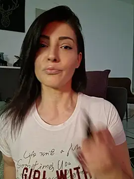 AryaSummersReal webcam