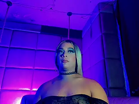 Crystal_ShineSt live cam on Stripchat