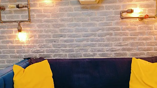 LisaCaprice live cam on StripChat