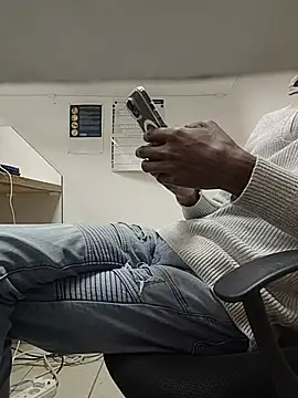THATHAIRYTALLDUDE webcam