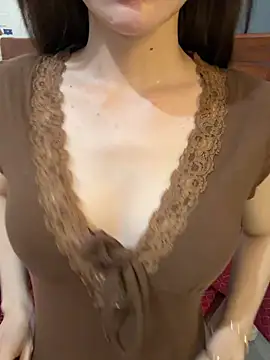 Quynhbabysexy live cam on StripChat