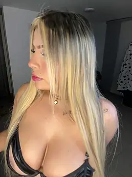 MiaWhitePink_ webcam