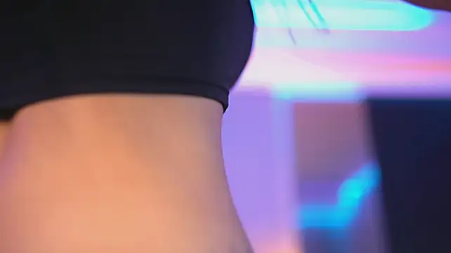 NouraMalvi live cam on StripChat