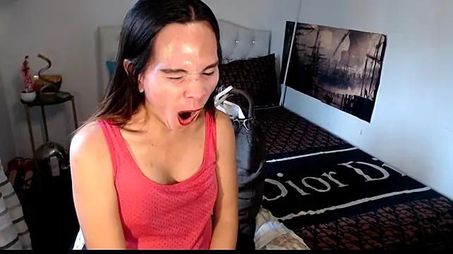 NinaDOM4CUM webcam