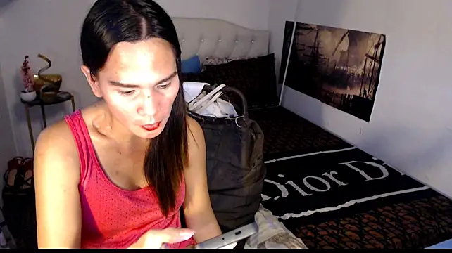 NinaDOM4CUM webcam