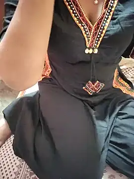 Rashmi-cute live cam on StripChat