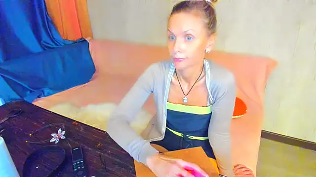 Elizabe_th live cam on StripChat
