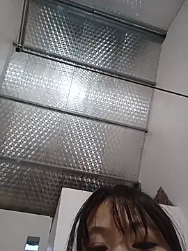 Linda-yiyi live webcam