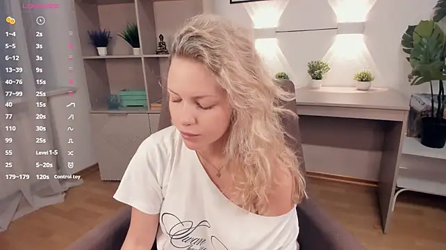 SilentHowl live cam on StripChat