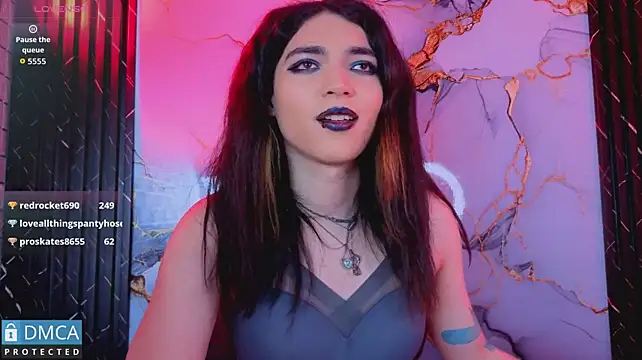 MaeveKuro live cam on StripChat