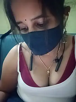 Tamil_Rani- live cam on StripChat