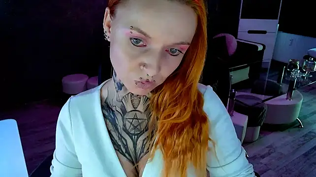 InesGold live cam on StripChat