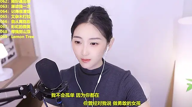 Singer-muzi live cam on StripChat