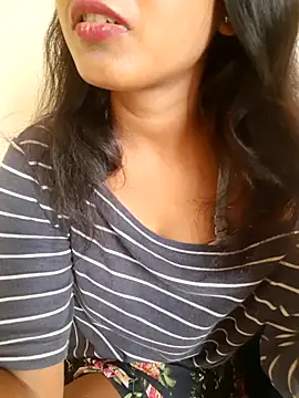 Navya6879 live cam on StripChat