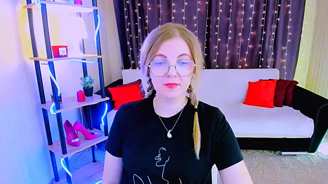 YourUniverser live cam on StripChat