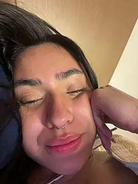 cherry_bunnyx live cam on StripChat
