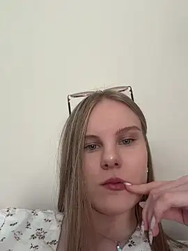 Lili_Lohan live cam on StripChat