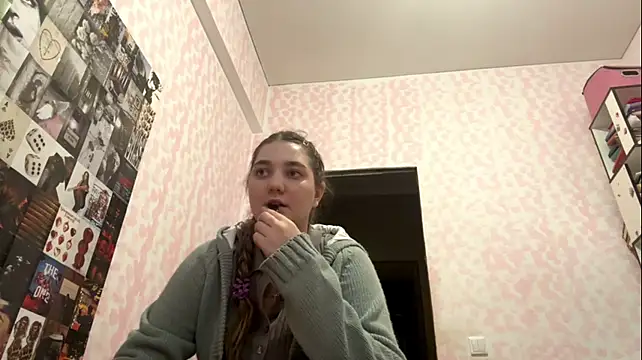 JanineThielman live cam on StripChat
