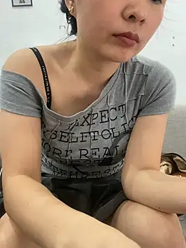 Ivy_Trix2 live cam on StripChat