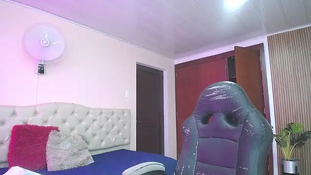 sandra_petite19 live cam on StripChat