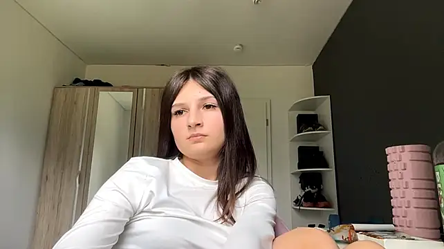 SpanishRooter live cam on StripChat