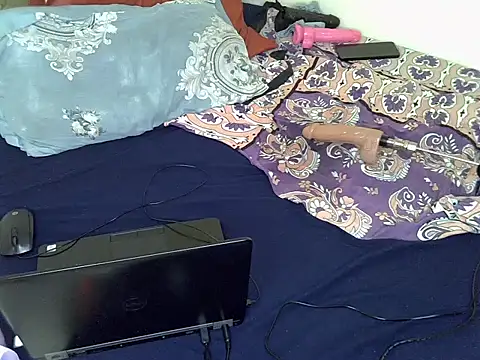 brownfinegirl22 live cam on StripChat