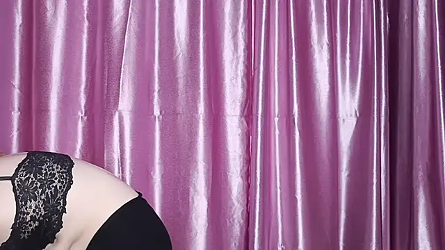 ViolettaCatechini live cam on StripChat