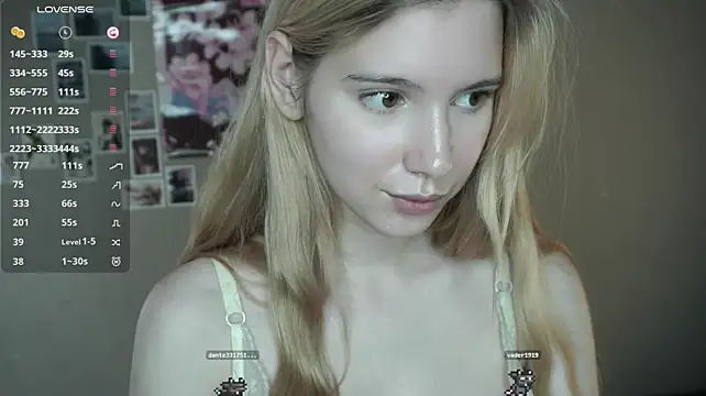 ElaineBerum live cam on StripChat