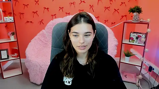 KristinaFairfax live cam on StripChat