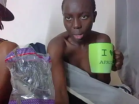 prettyshontel live cam on StripChat