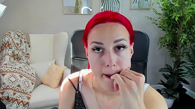 Liinda_Lee live cam on StripChat