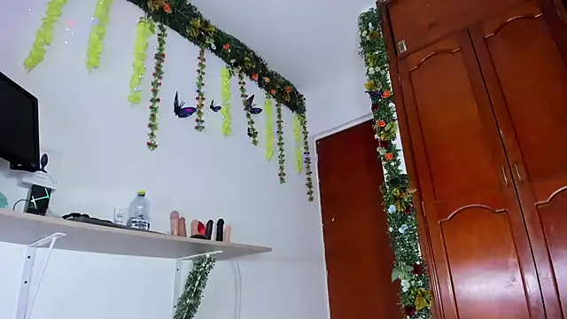 ElikoLanny_ live cam on StripChat