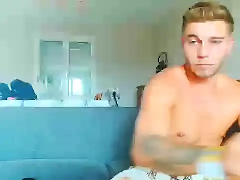 Elkafit28 live cam on StripChat
