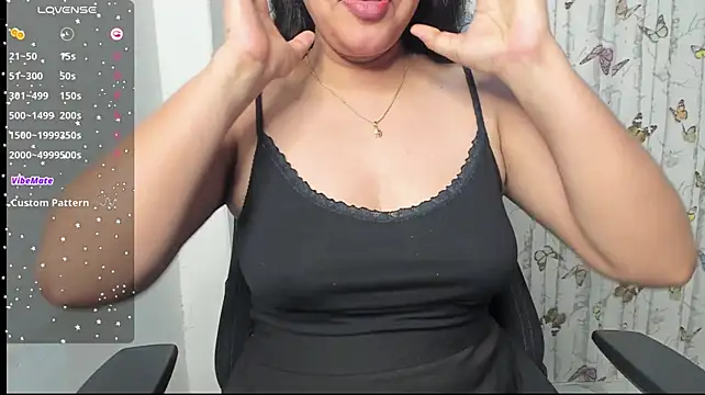 Smiley_Riya live cam on StripChat