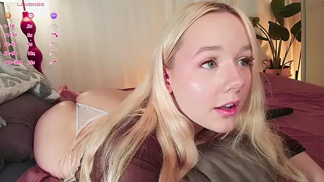 MissBunnyDoll live cam on StripChat