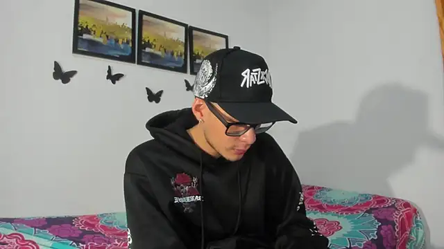Vlad__night live cam on StripChat