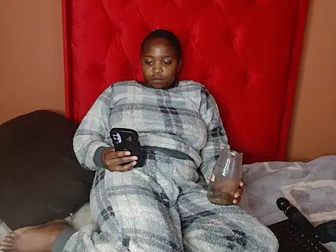 African_Busty live cam on StripChat