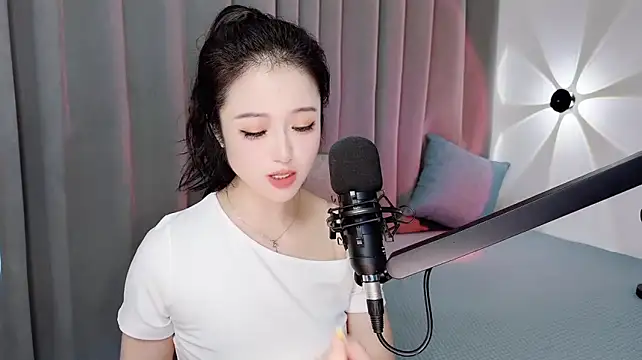 Momo-Wow live cam on StripChat