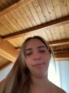 Webcam Model(Naomi-Klein) is live