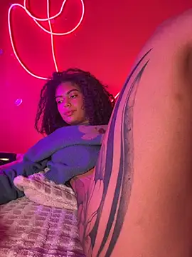 Morenayaa live cam on StripChat
