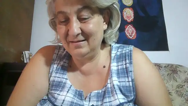 ExquisiteMature live cam on StripChat