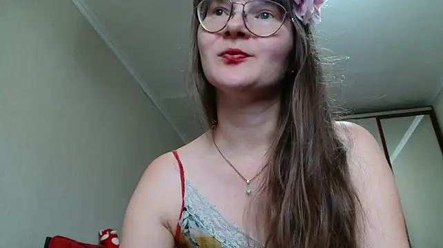 KiraGoldens live cam on StripChat