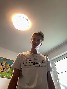 Toyjungee live cam on StripChat